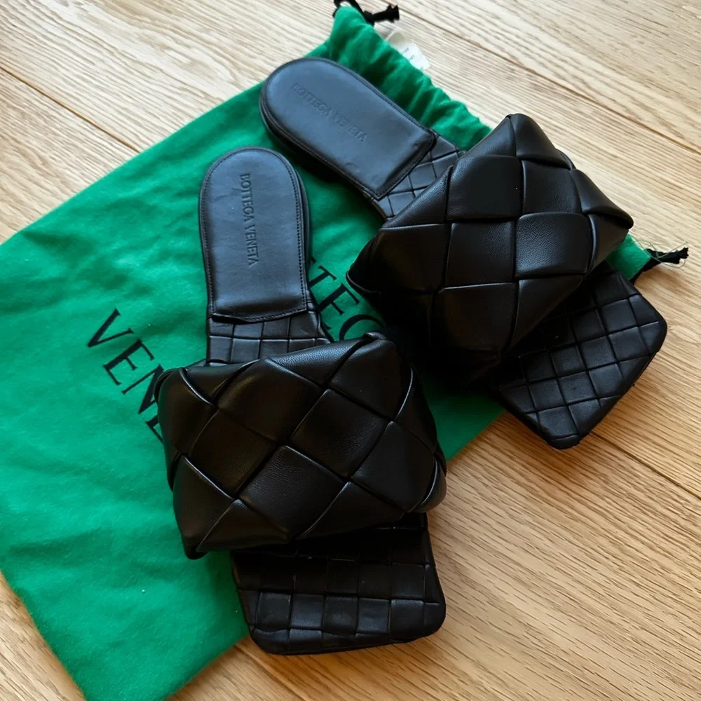 Bottega Veneta Lido Flat Sandal - Picture 2 of 3